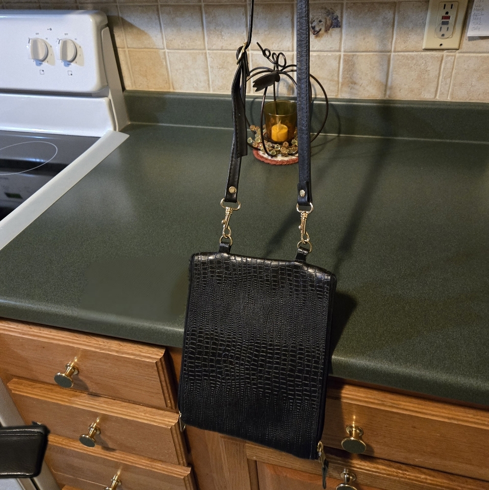 Black cross body leather bag with 2 zip pockets, phone pouch 100% leather